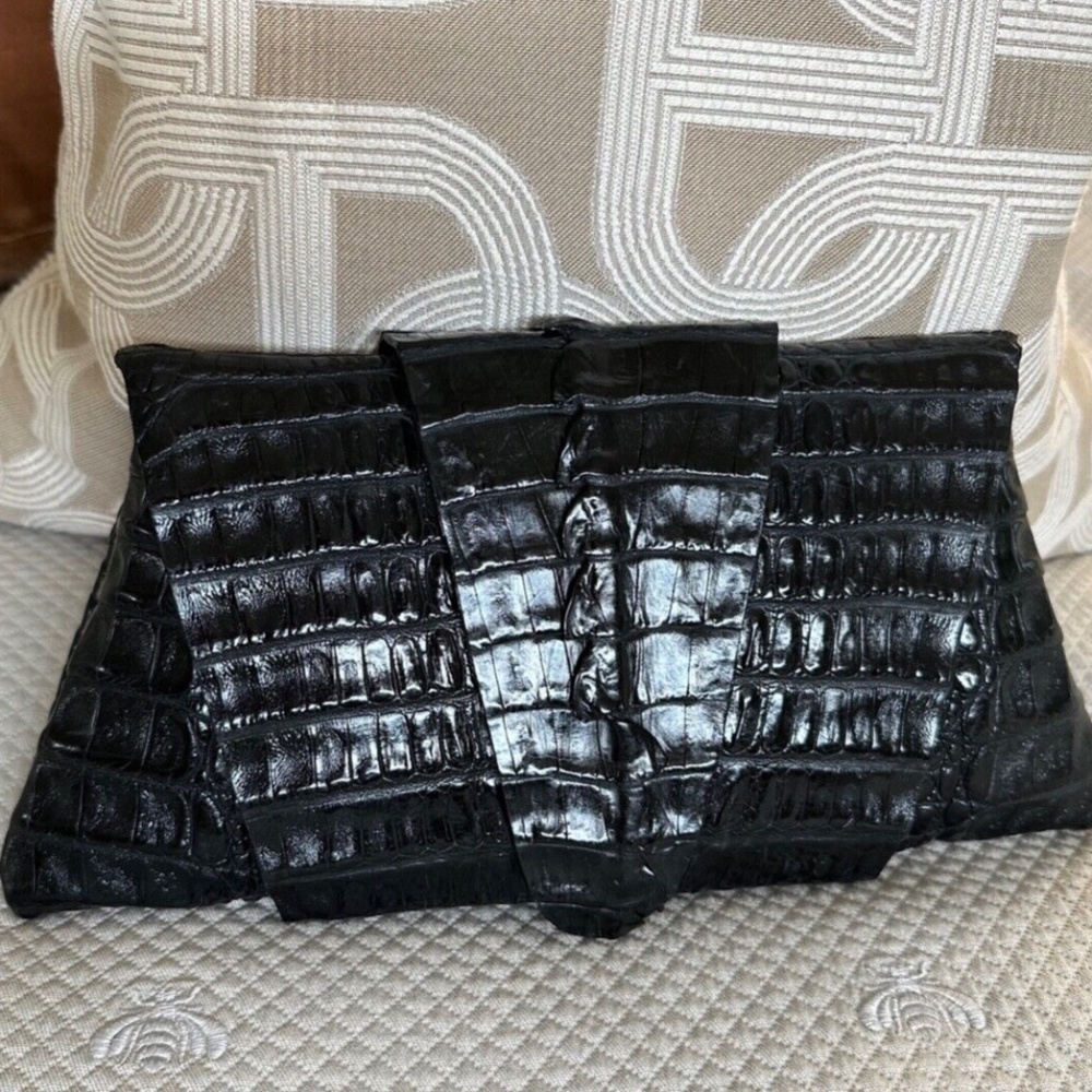 Juliette Jake Women's Crocodile Leather Magnet Closure Clutch Bag in Black